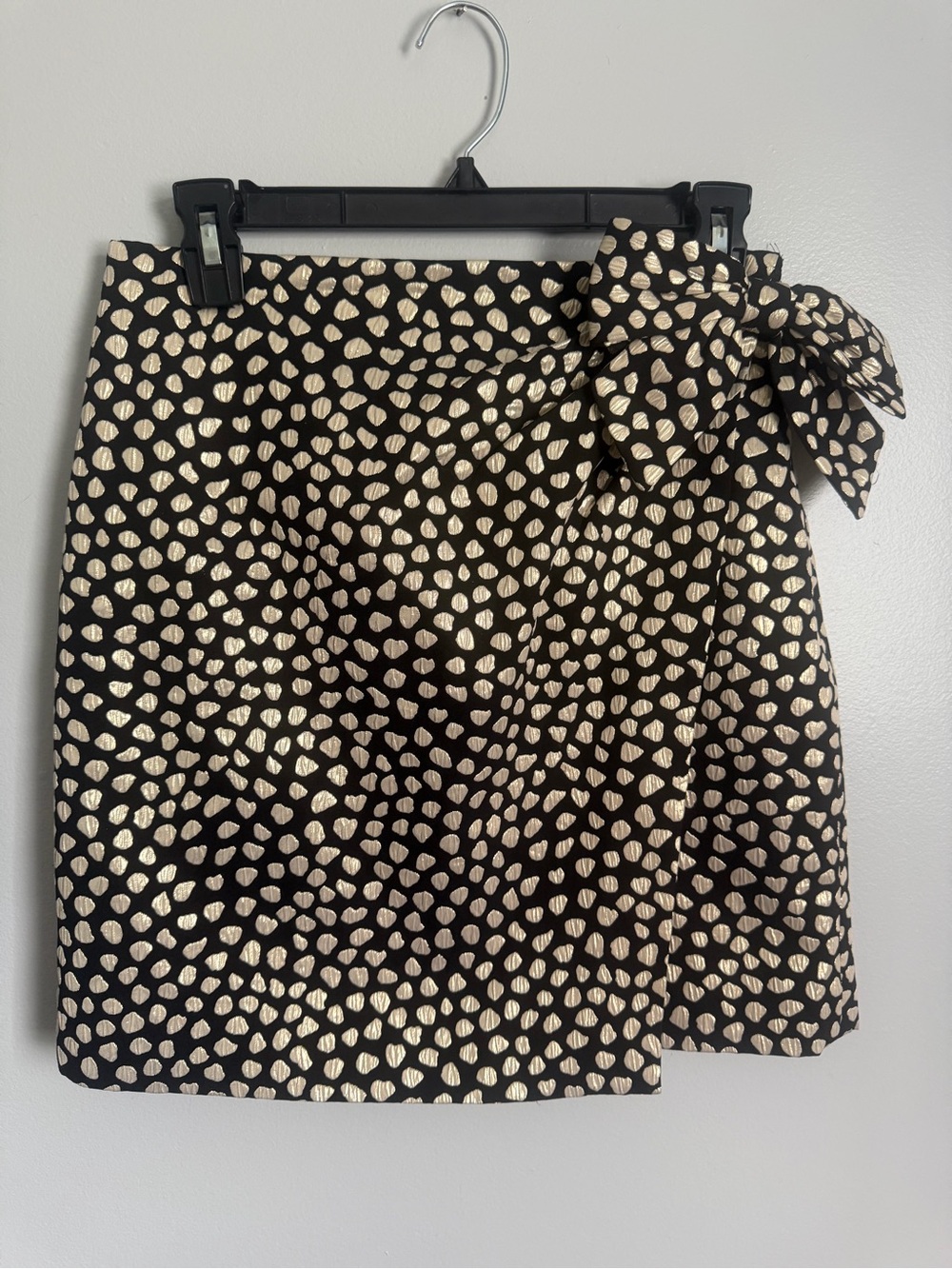 J Crew Black and gold metallic Pebble print side bow mini skirt size 2
